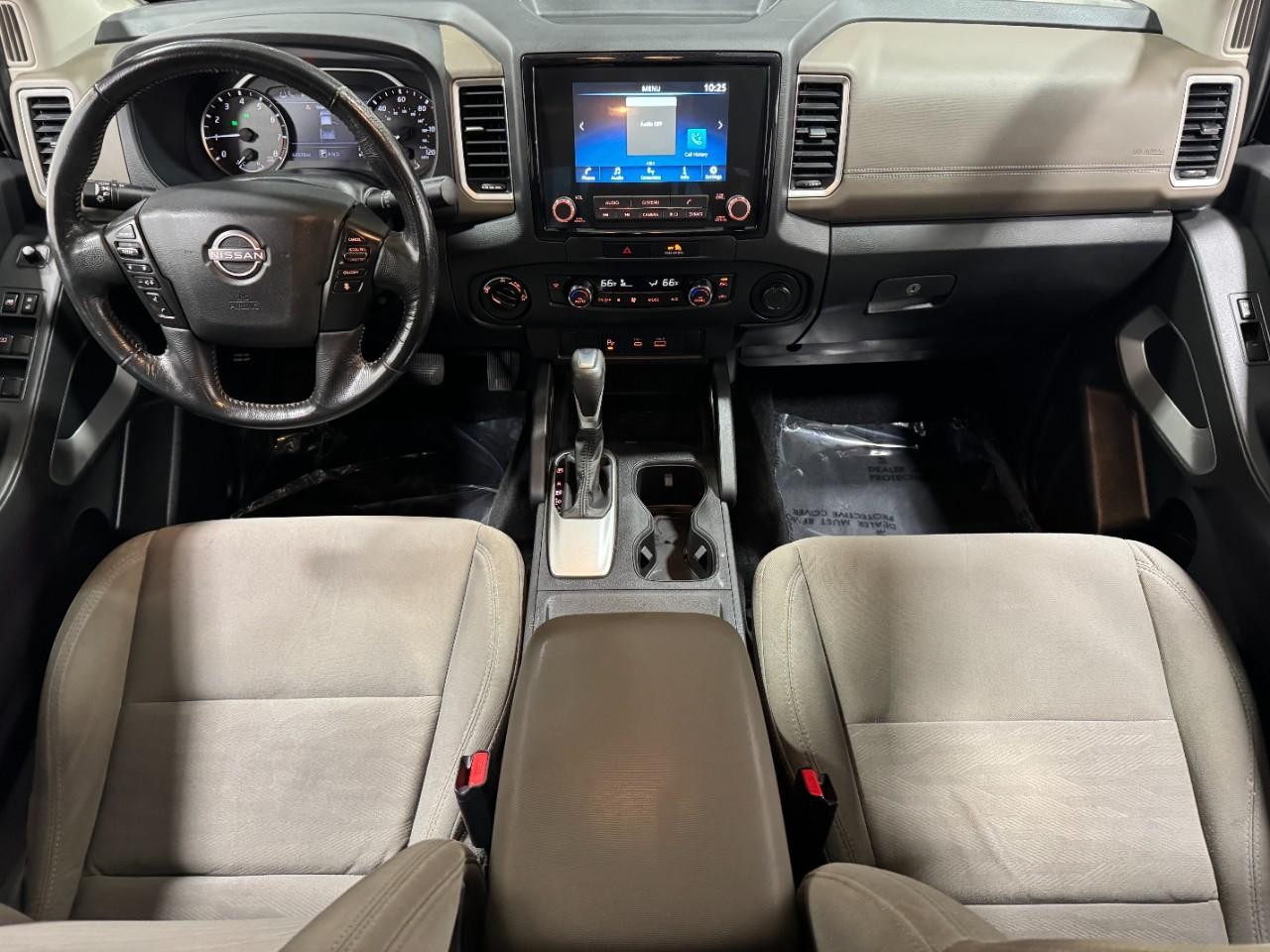 Nissan Frontier Vehicle Full-screen Gallery Image 11