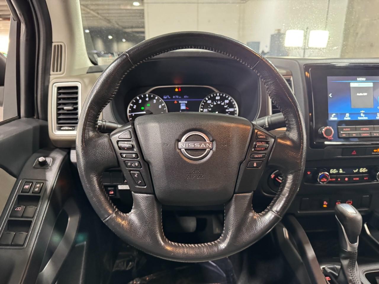 Nissan Frontier Vehicle Full-screen Gallery Image 12