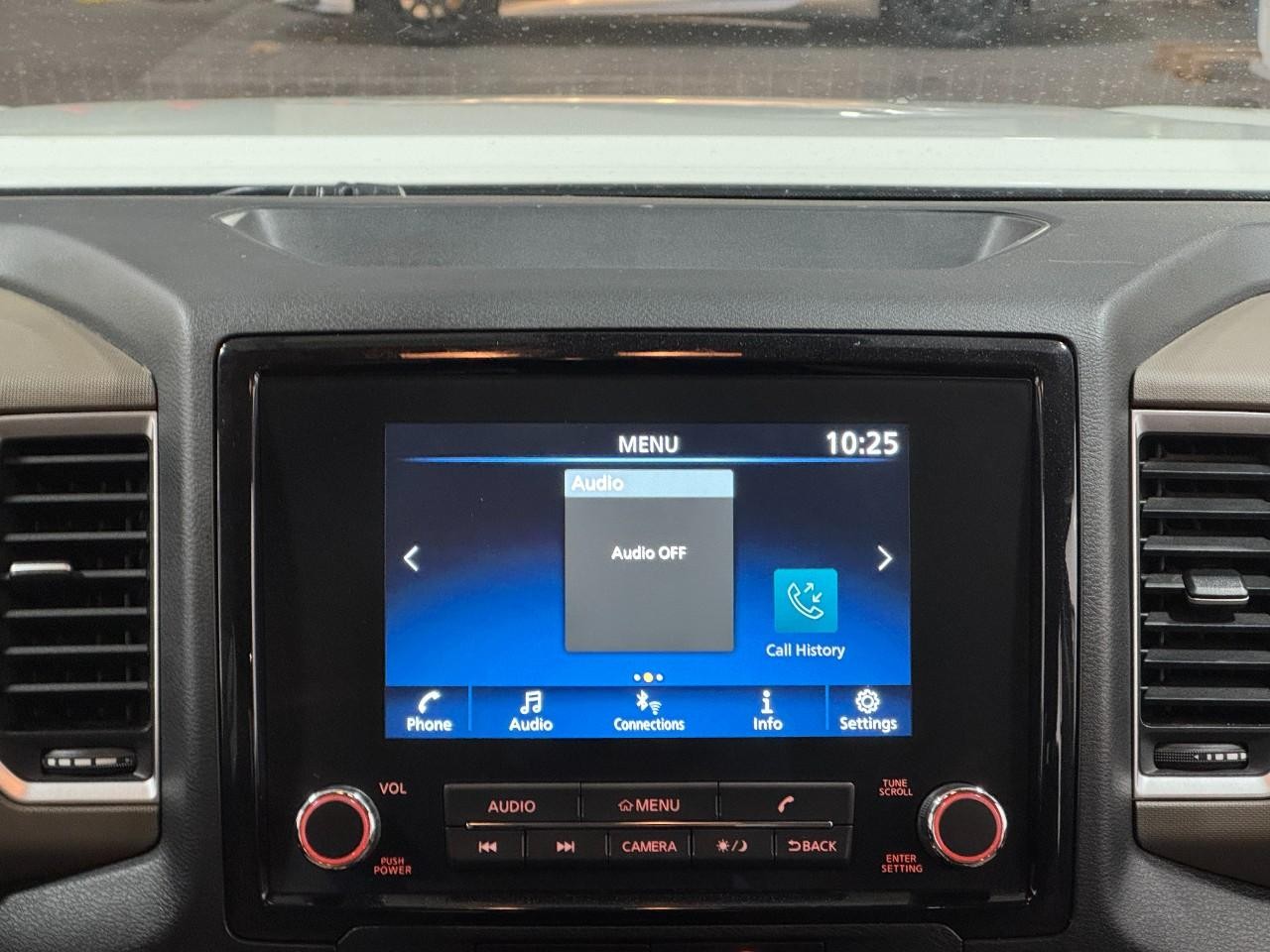 Nissan Frontier Vehicle Full-screen Gallery Image 13