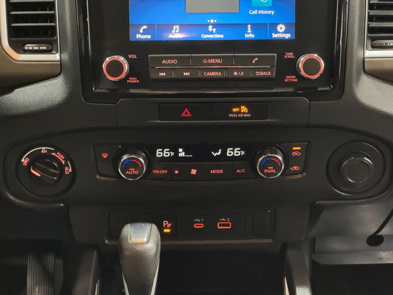 Nissan Frontier Vehicle Full-screen Gallery Image 14