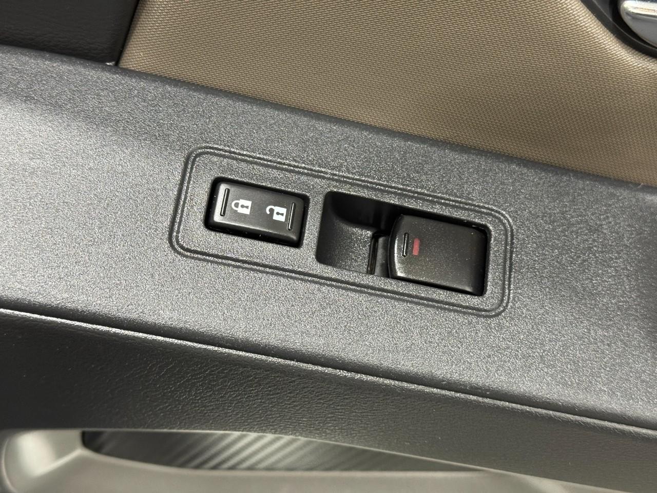 Nissan Frontier Vehicle Full-screen Gallery Image 20