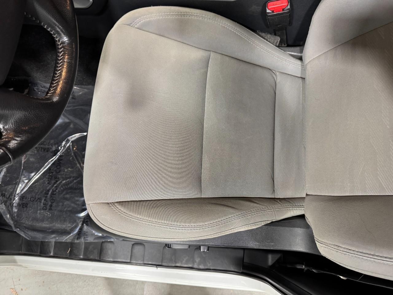 Nissan Frontier Vehicle Full-screen Gallery Image 23