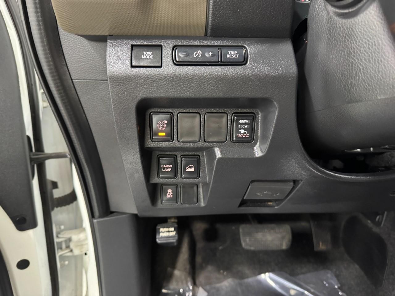 Nissan Frontier Vehicle Full-screen Gallery Image 25