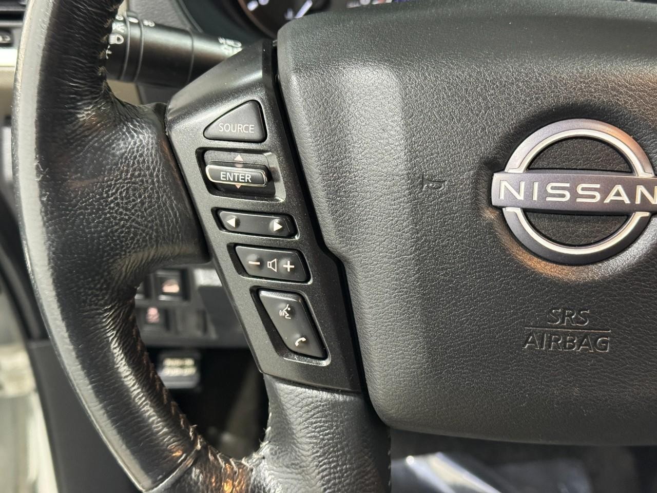 Nissan Frontier Vehicle Full-screen Gallery Image 26