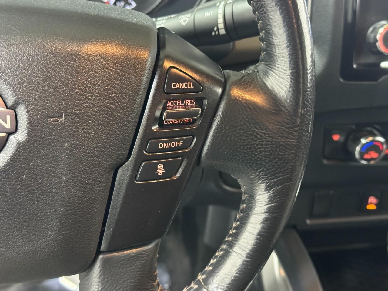 Nissan Frontier Vehicle Full-screen Gallery Image 27