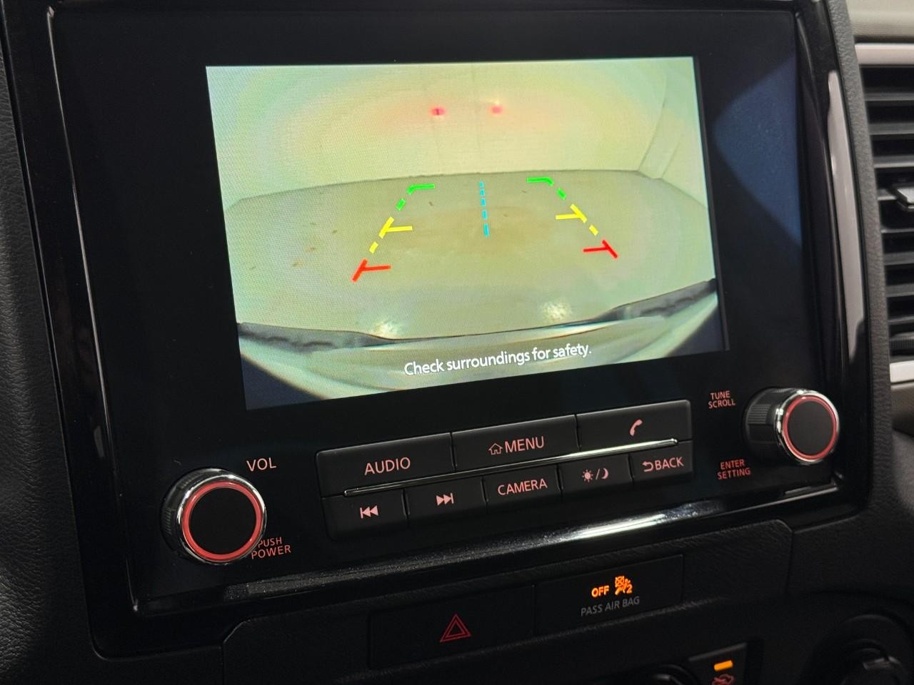 Nissan Frontier Vehicle Full-screen Gallery Image 29