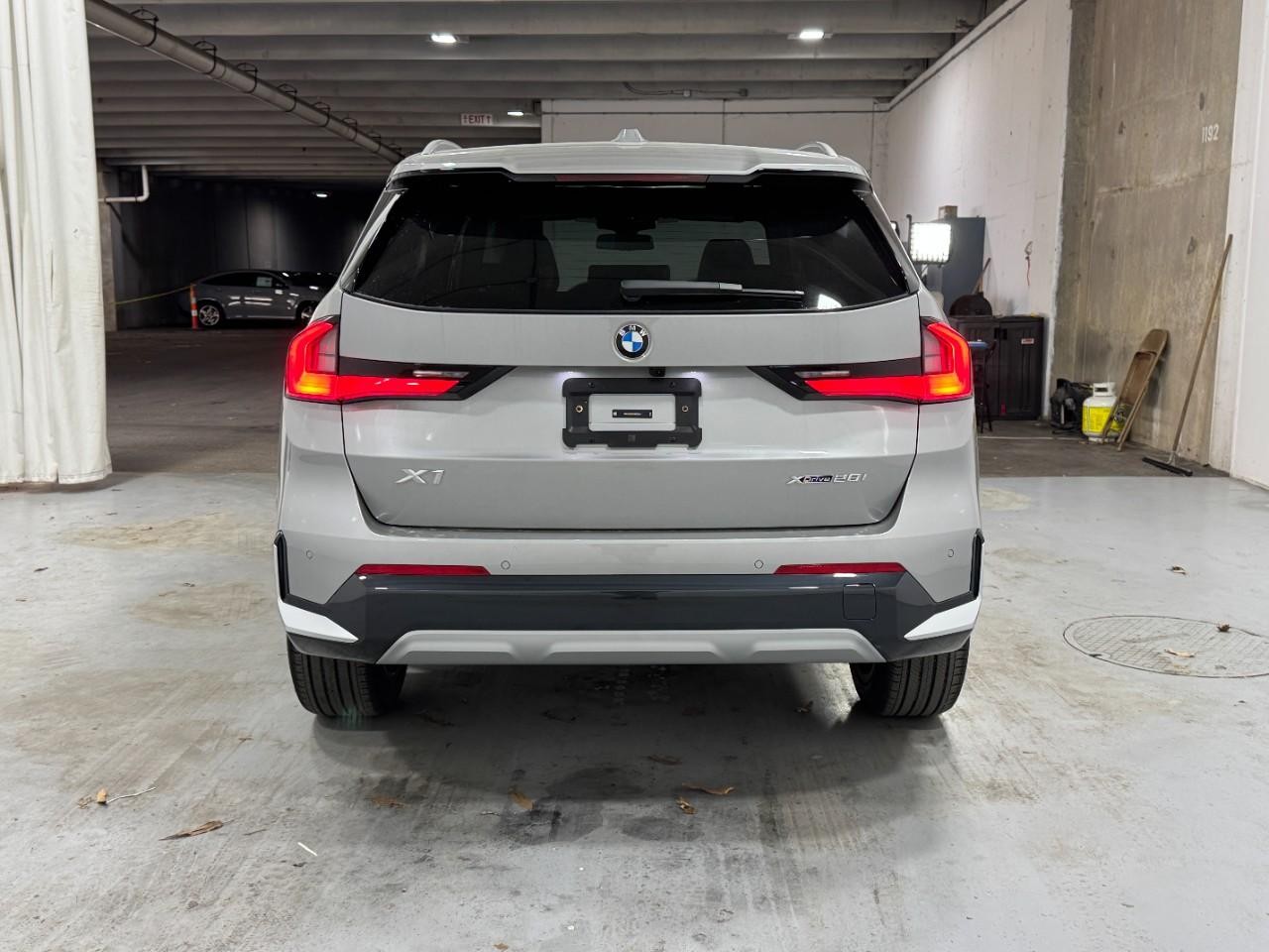 BMW X1 Vehicle Full-screen Gallery Image 9