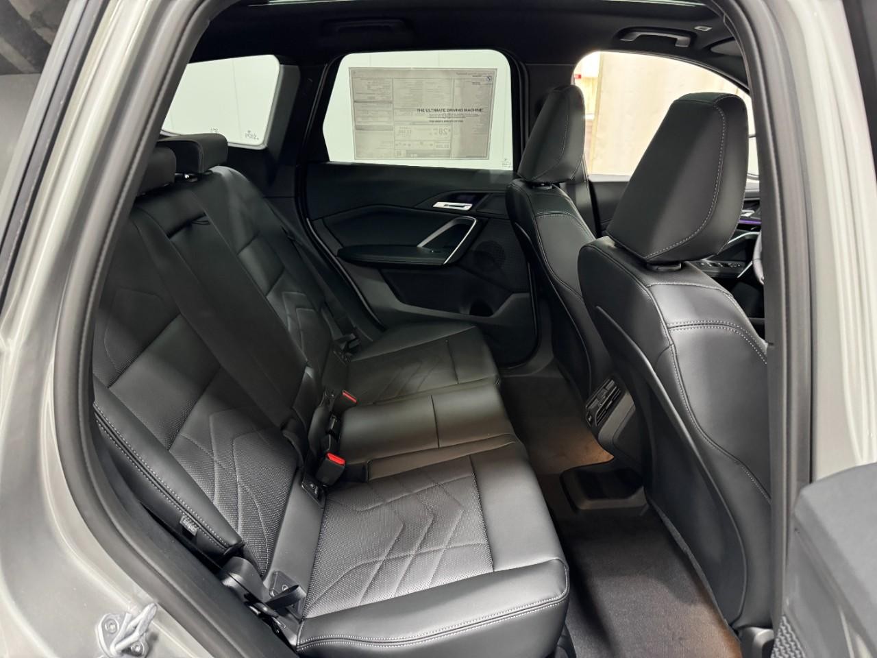 BMW X1 Vehicle Full-screen Gallery Image 10