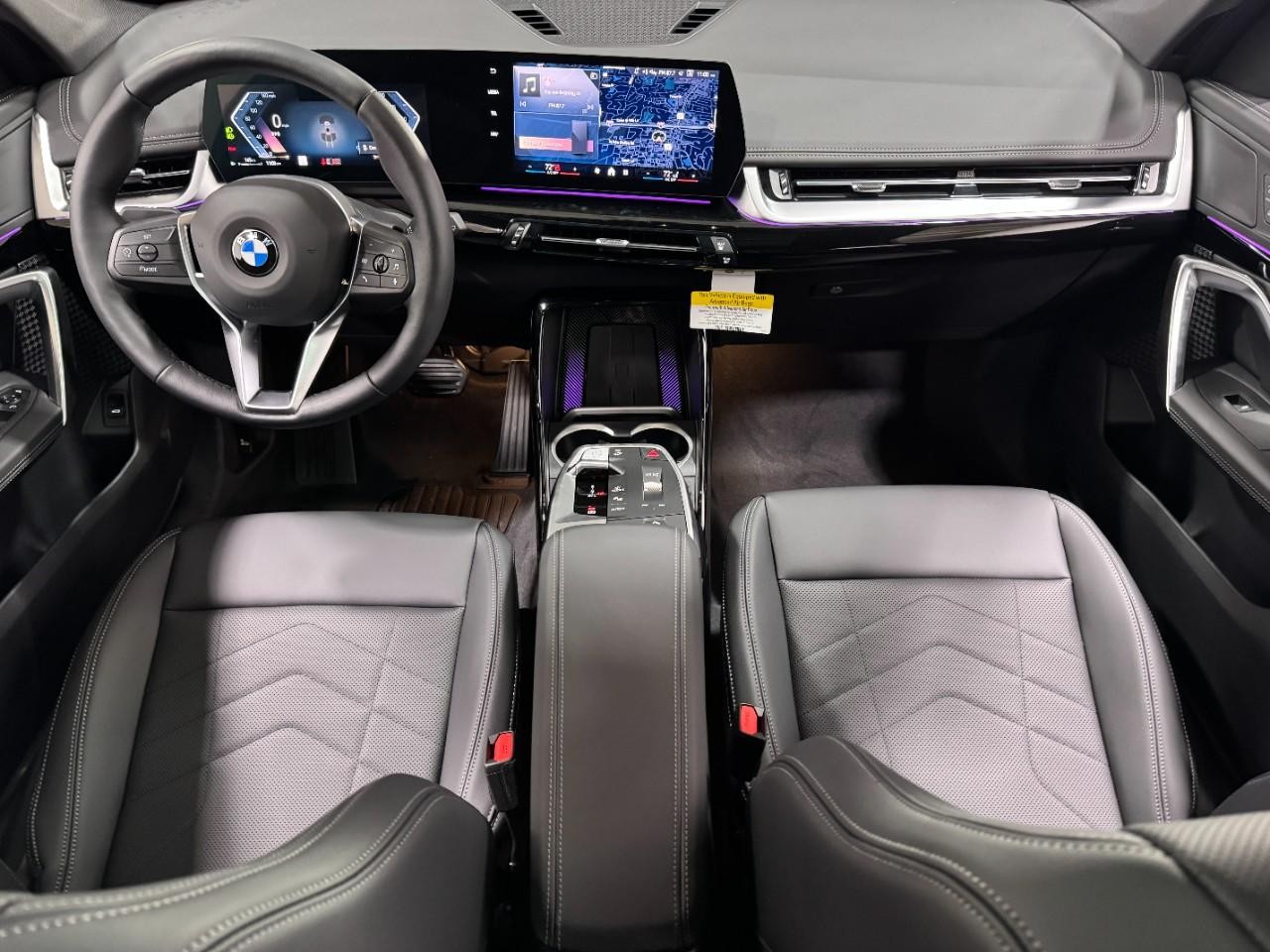 BMW X1 Vehicle Full-screen Gallery Image 12