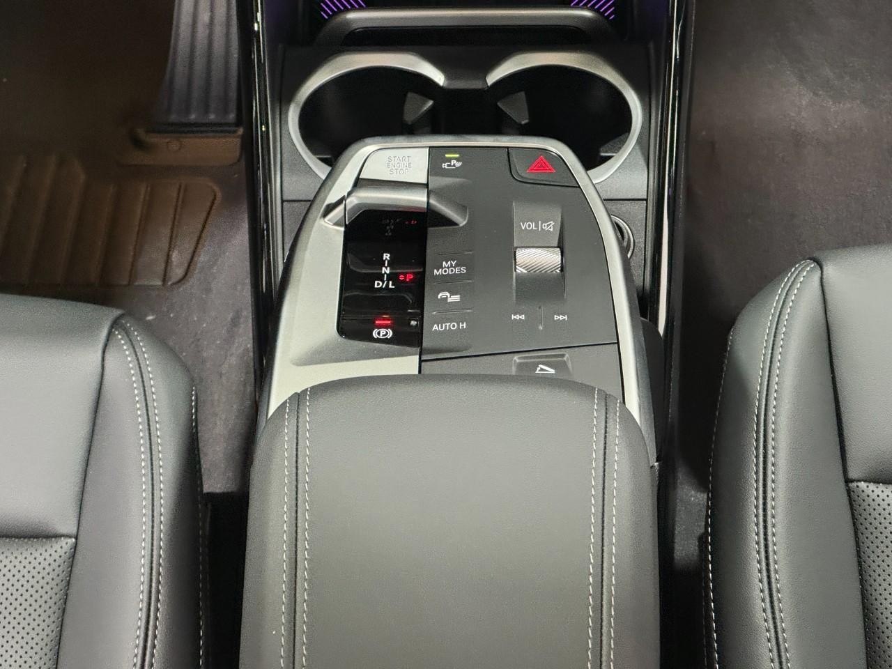 BMW X1 Vehicle Full-screen Gallery Image 15