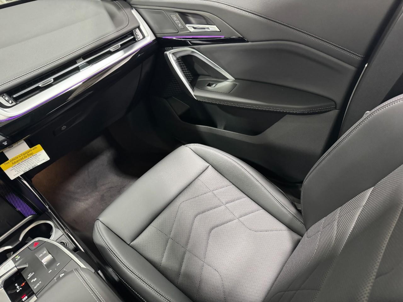 BMW X1 Vehicle Full-screen Gallery Image 16