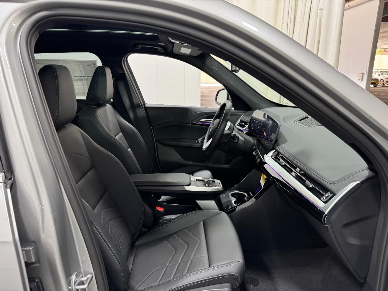 BMW X1 Vehicle Full-screen Gallery Image 17