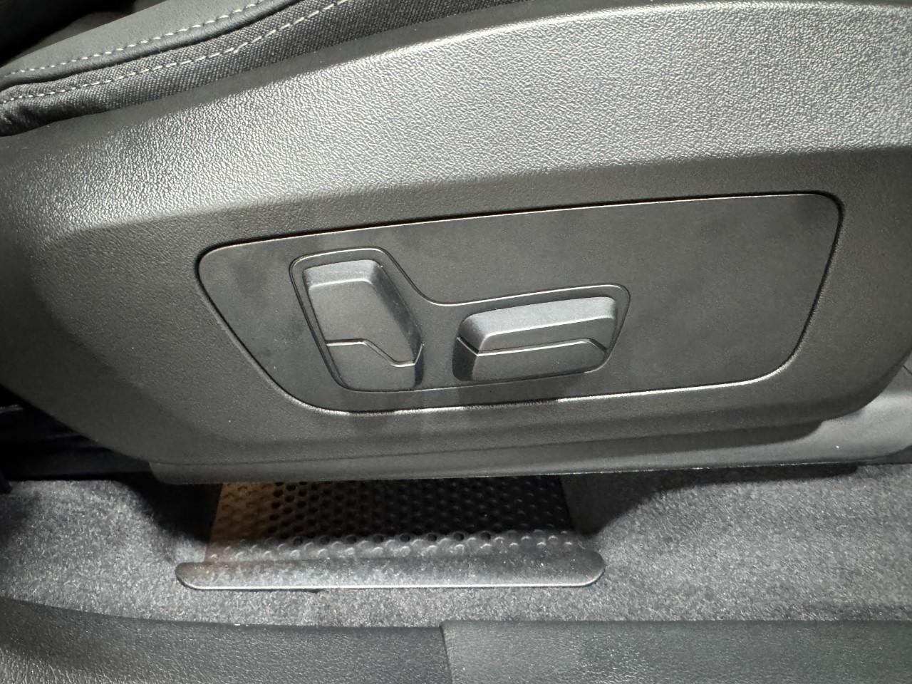 BMW X1 Vehicle Full-screen Gallery Image 19