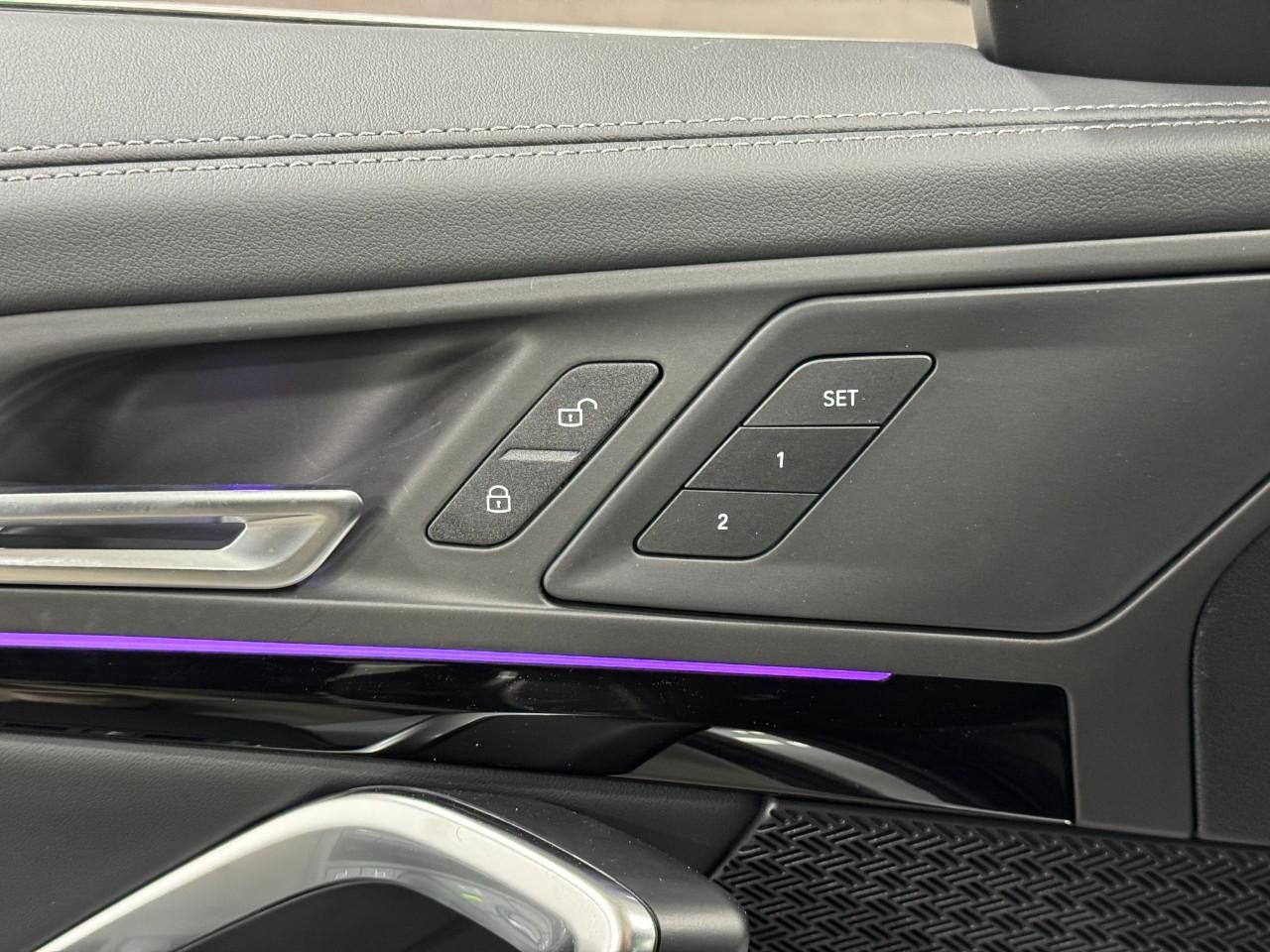 BMW X1 Vehicle Full-screen Gallery Image 20