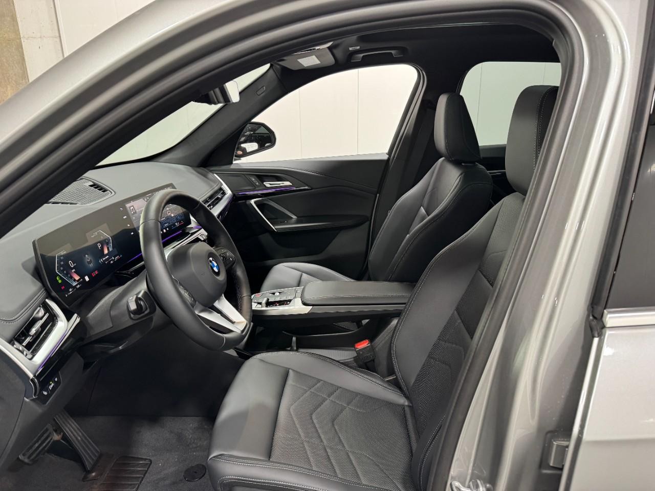 BMW X1 Vehicle Full-screen Gallery Image 23