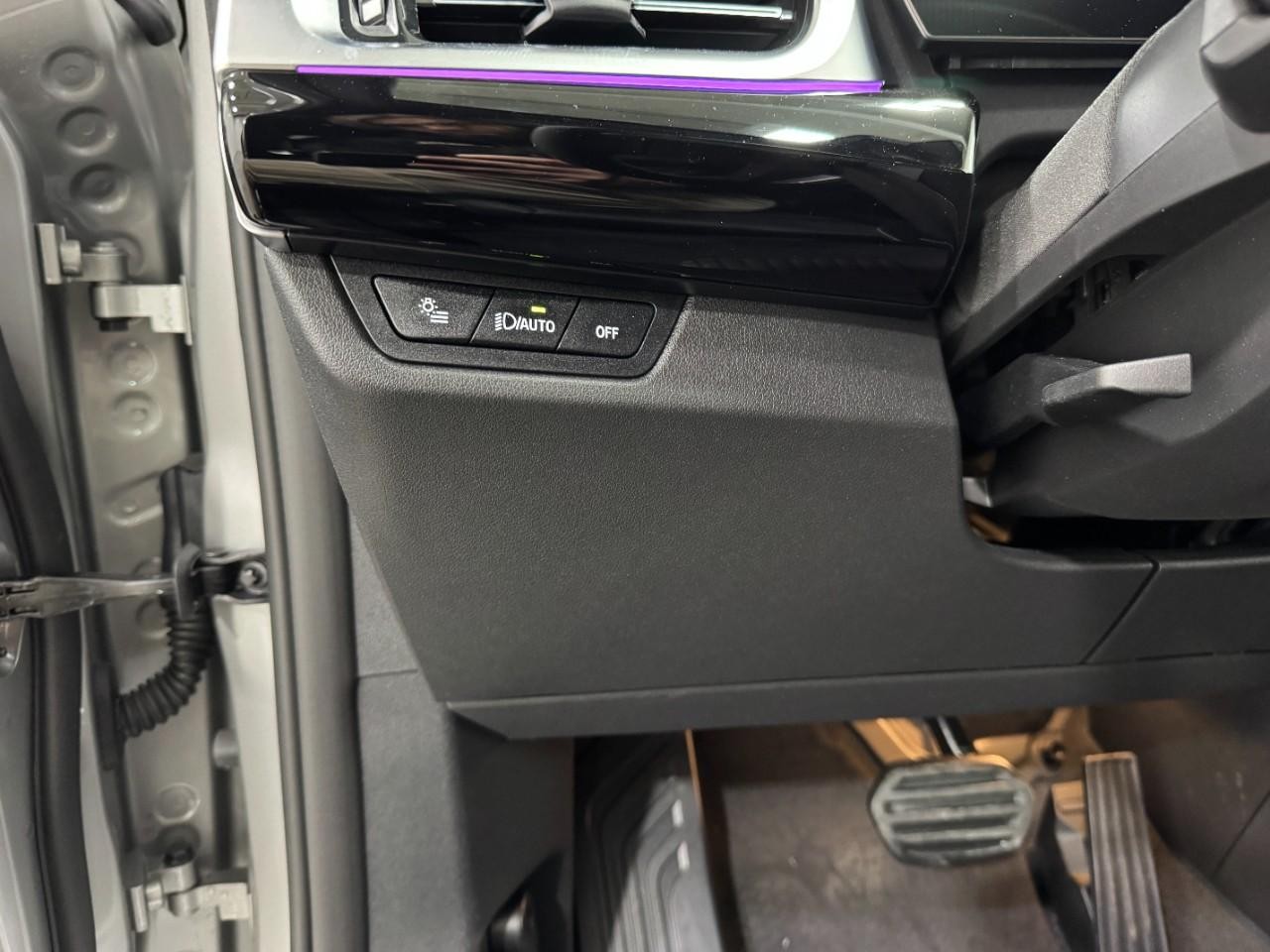 BMW X1 Vehicle Full-screen Gallery Image 26