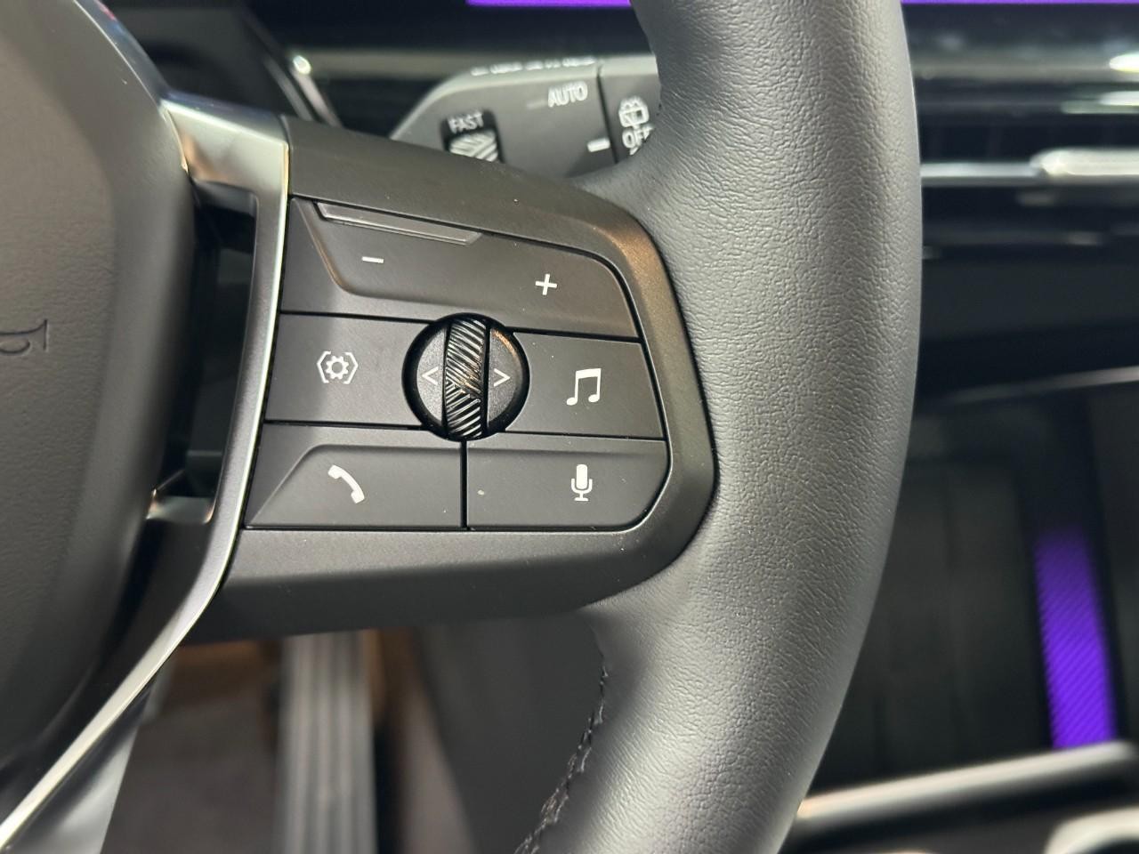 BMW X1 Vehicle Full-screen Gallery Image 28