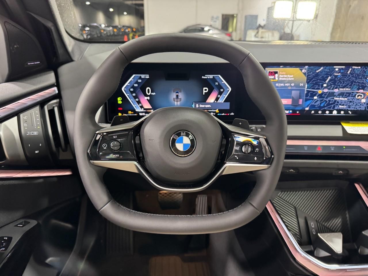 BMW X3 Vehicle Full-screen Gallery Image 14