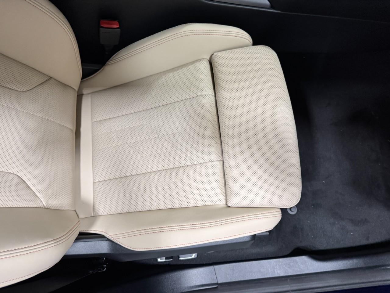 BMW X3 Vehicle Full-screen Gallery Image 19