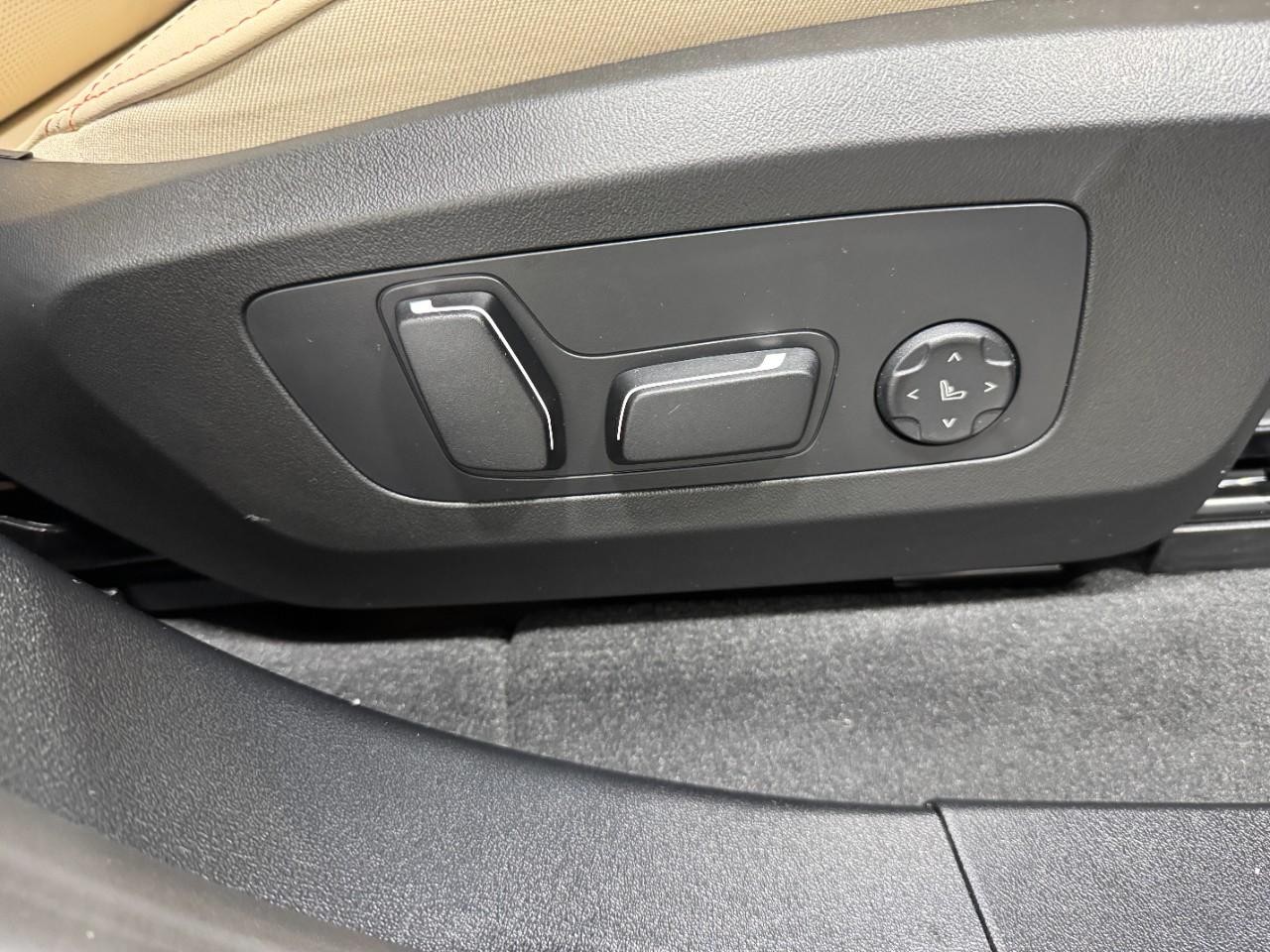 BMW X3 Vehicle Full-screen Gallery Image 20