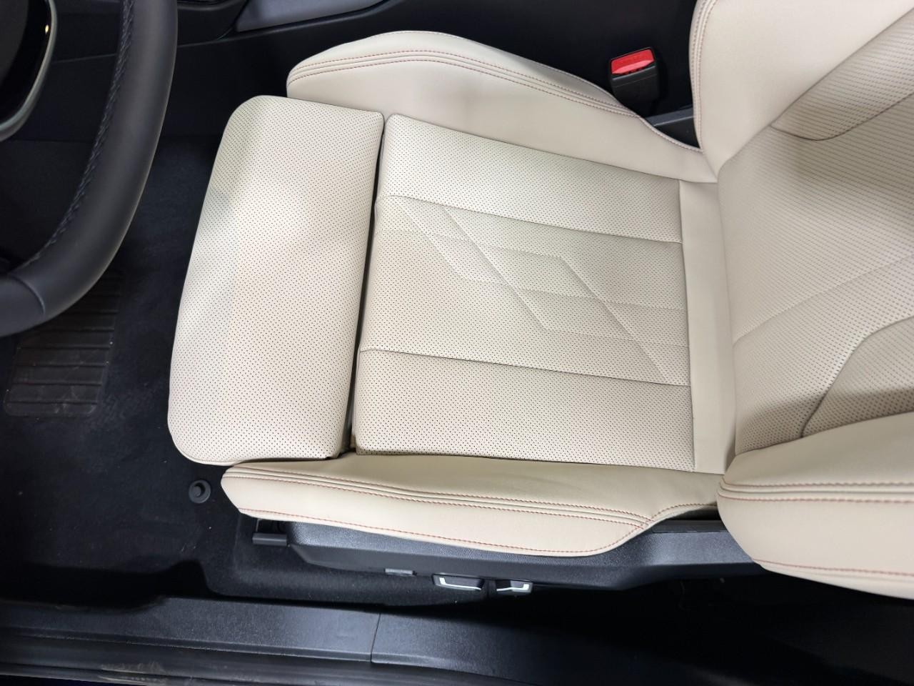 BMW X3 Vehicle Full-screen Gallery Image 27