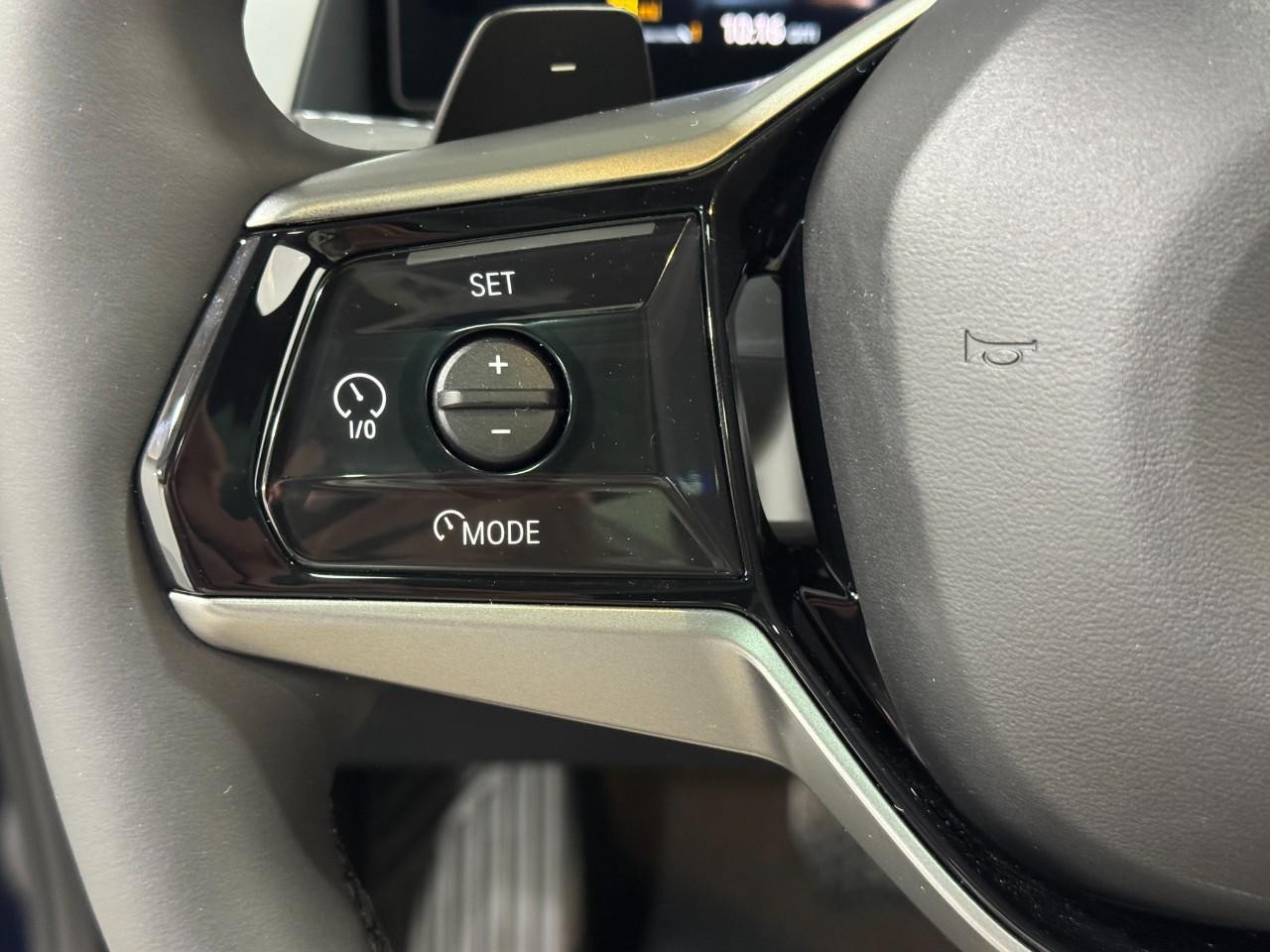 BMW X3 Vehicle Full-screen Gallery Image 29