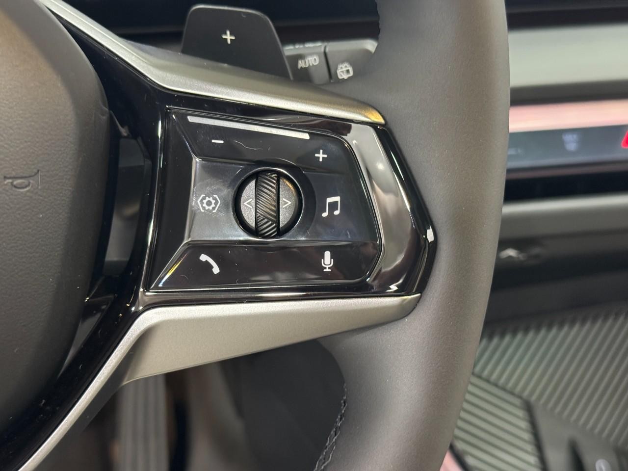 BMW X3 Vehicle Full-screen Gallery Image 30