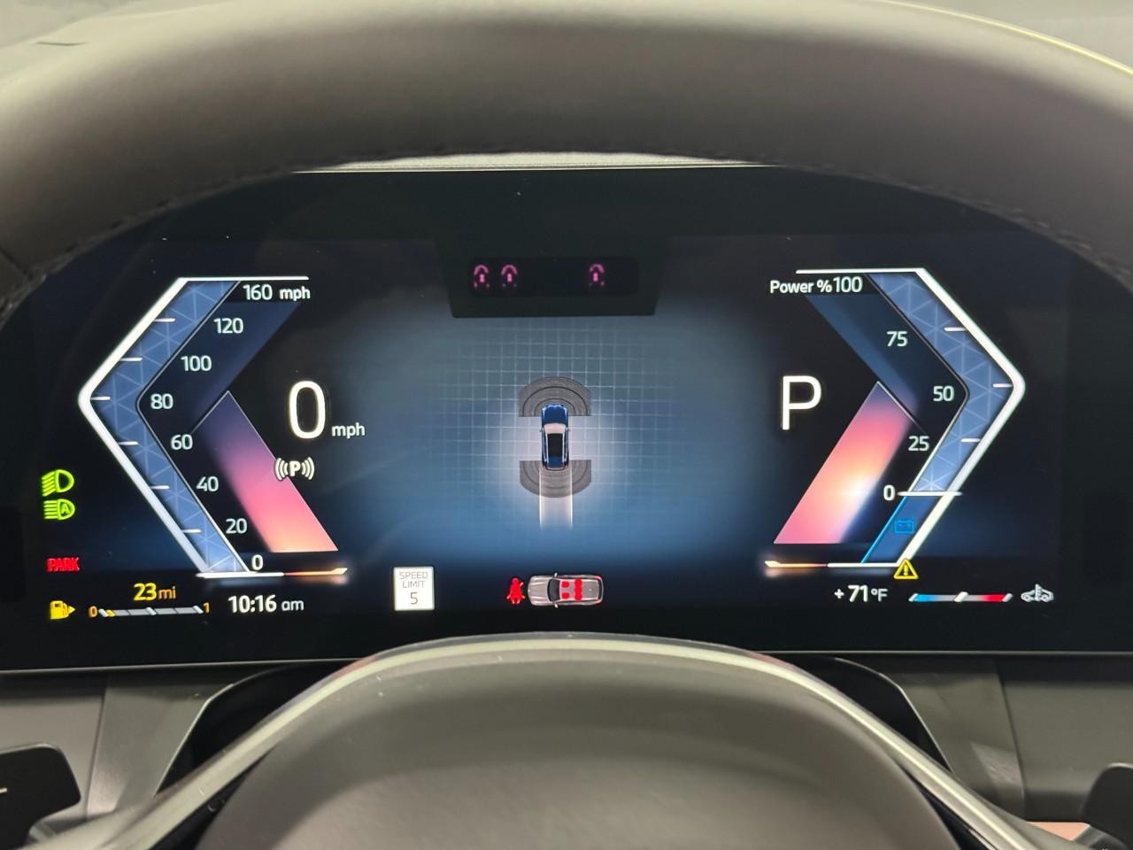 BMW X3 Vehicle Full-screen Gallery Image 31