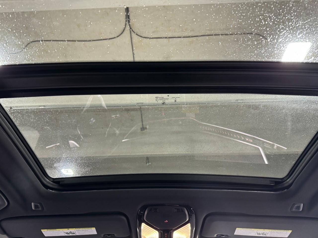 BMW X5 Vehicle Full-screen Gallery Image 12