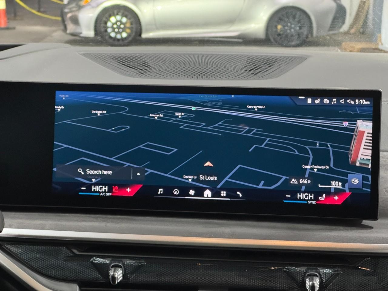 BMW X5 Vehicle Full-screen Gallery Image 15