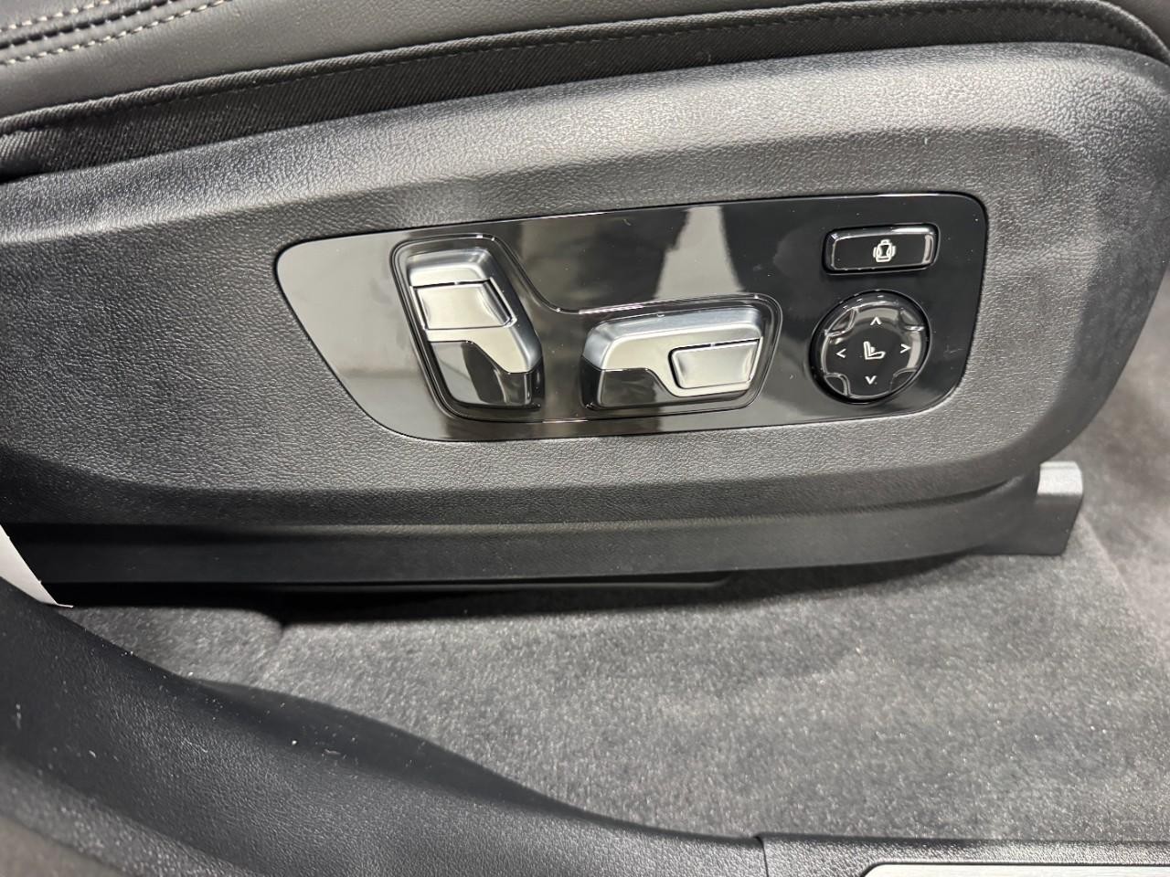 BMW X5 Vehicle Full-screen Gallery Image 20