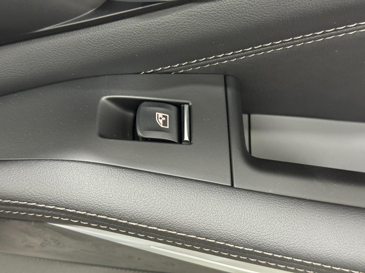 BMW X5 Vehicle Full-screen Gallery Image 22