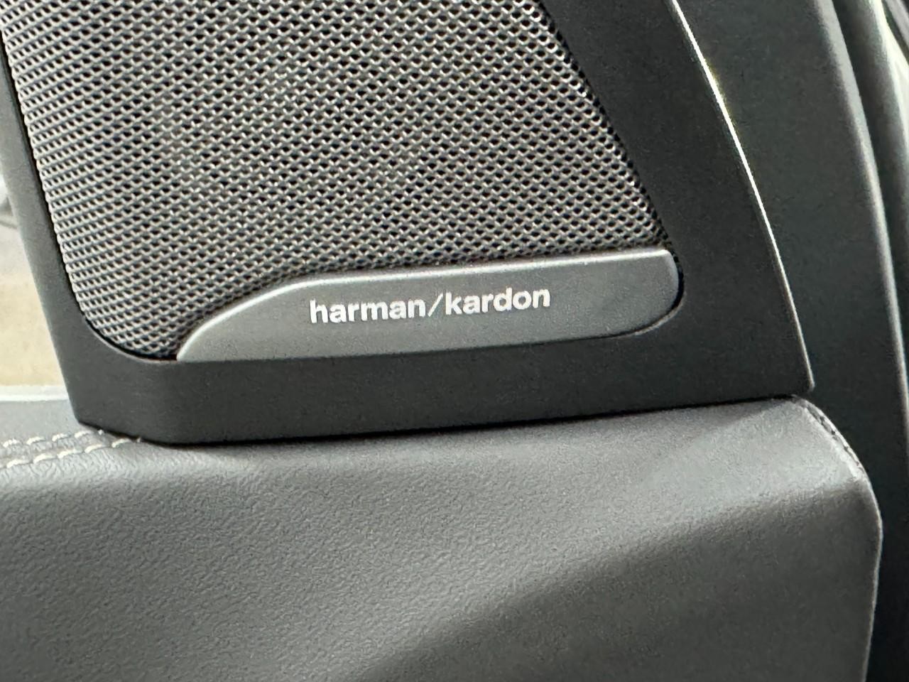 BMW X5 Vehicle Full-screen Gallery Image 23