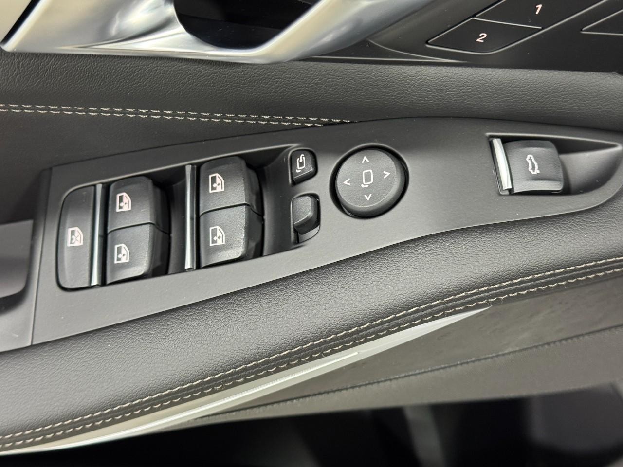 BMW X5 Vehicle Full-screen Gallery Image 26