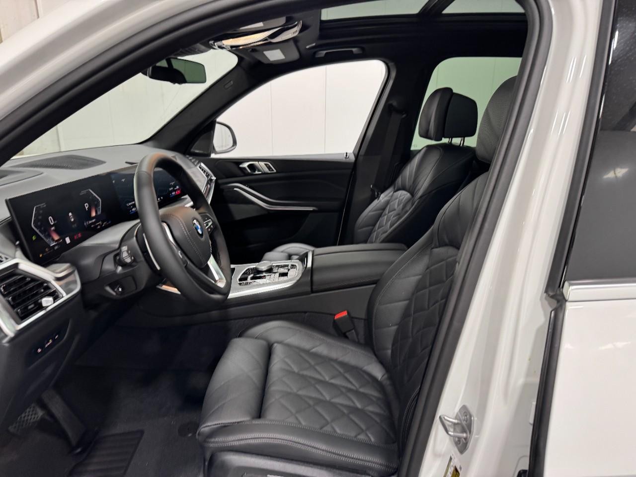 BMW X5 Vehicle Full-screen Gallery Image 27