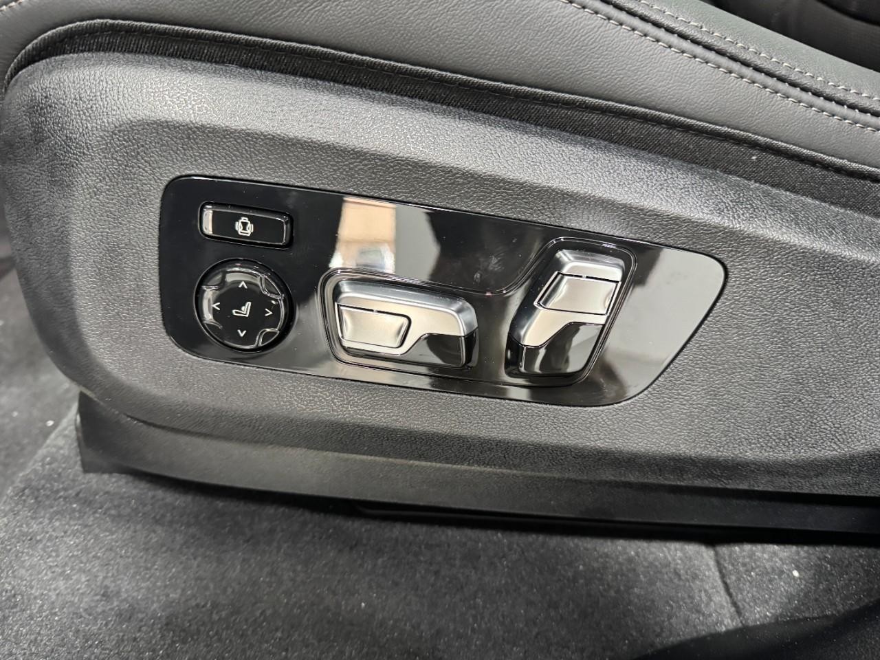 BMW X5 Vehicle Full-screen Gallery Image 29