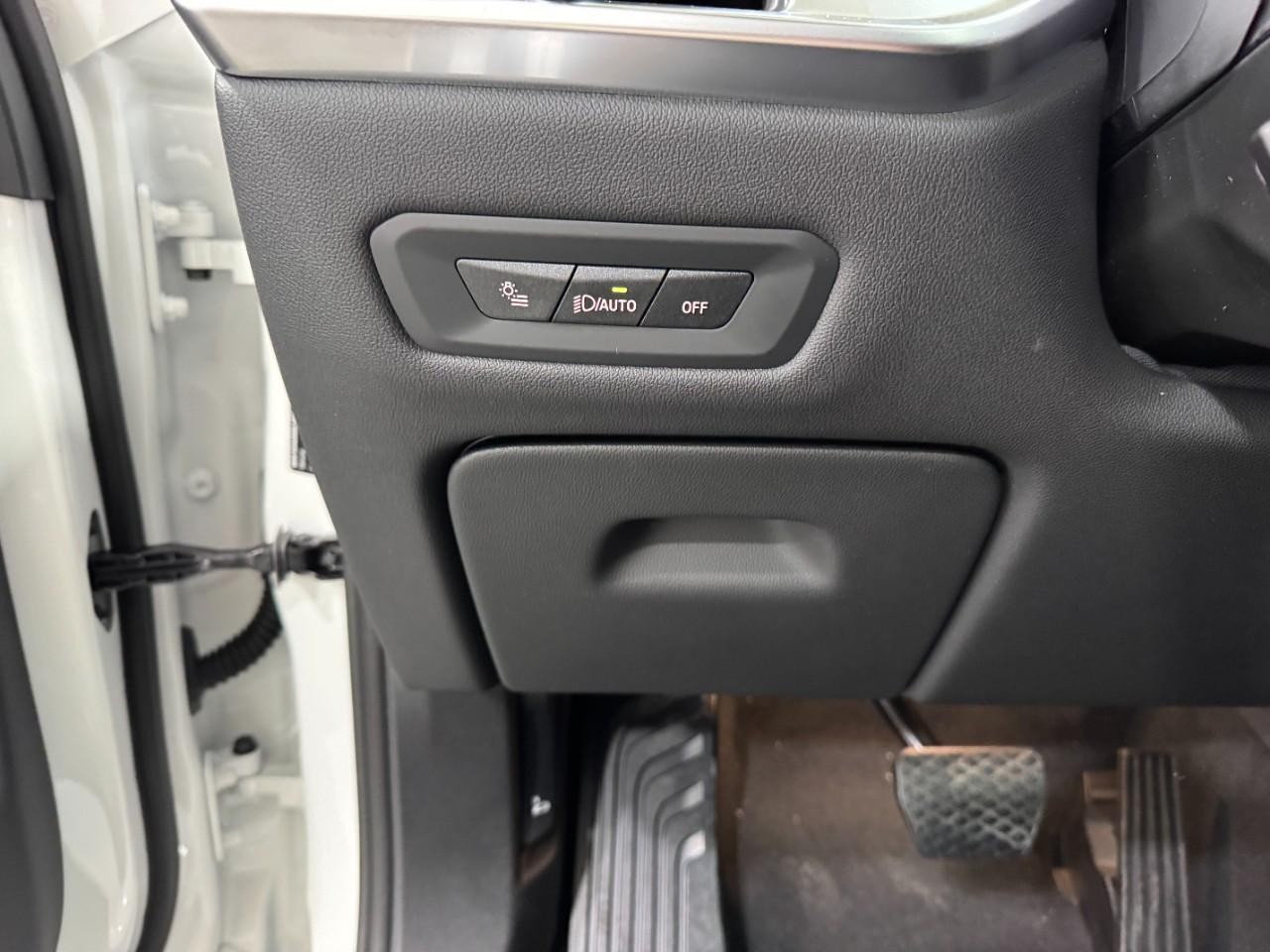 BMW X5 Vehicle Full-screen Gallery Image 30