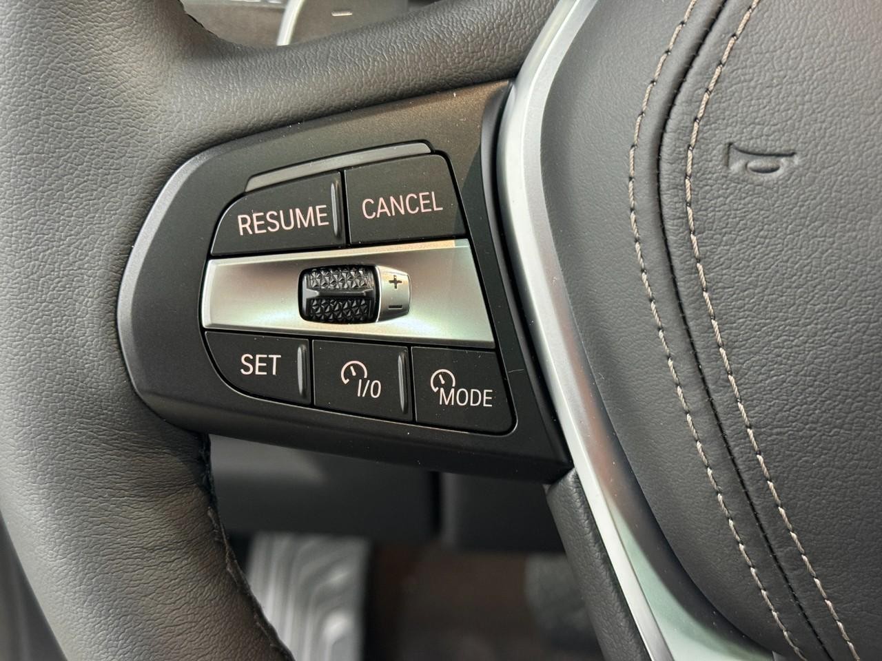 BMW X5 Vehicle Full-screen Gallery Image 31