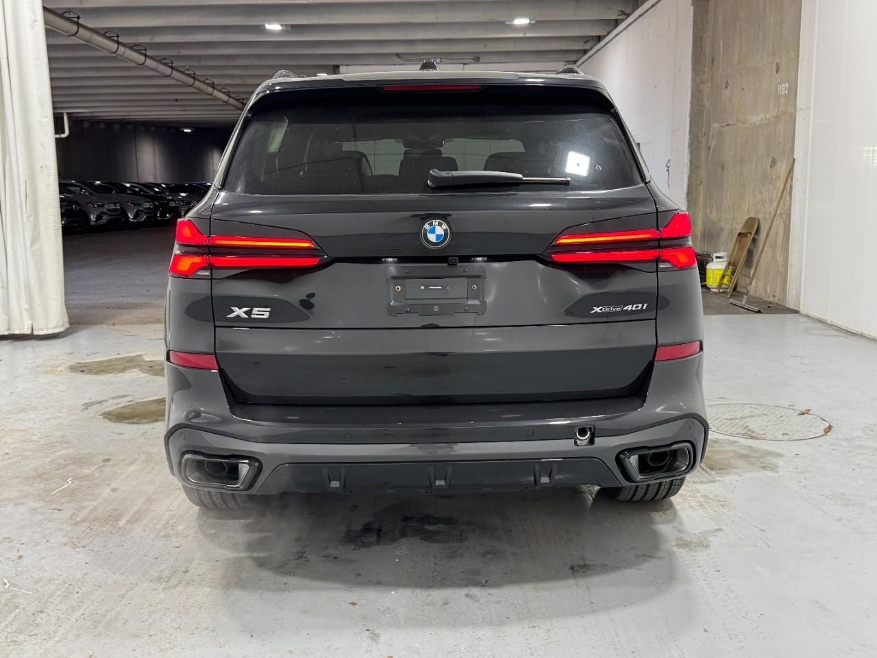 BMW X5 Vehicle Full-screen Gallery Image 9