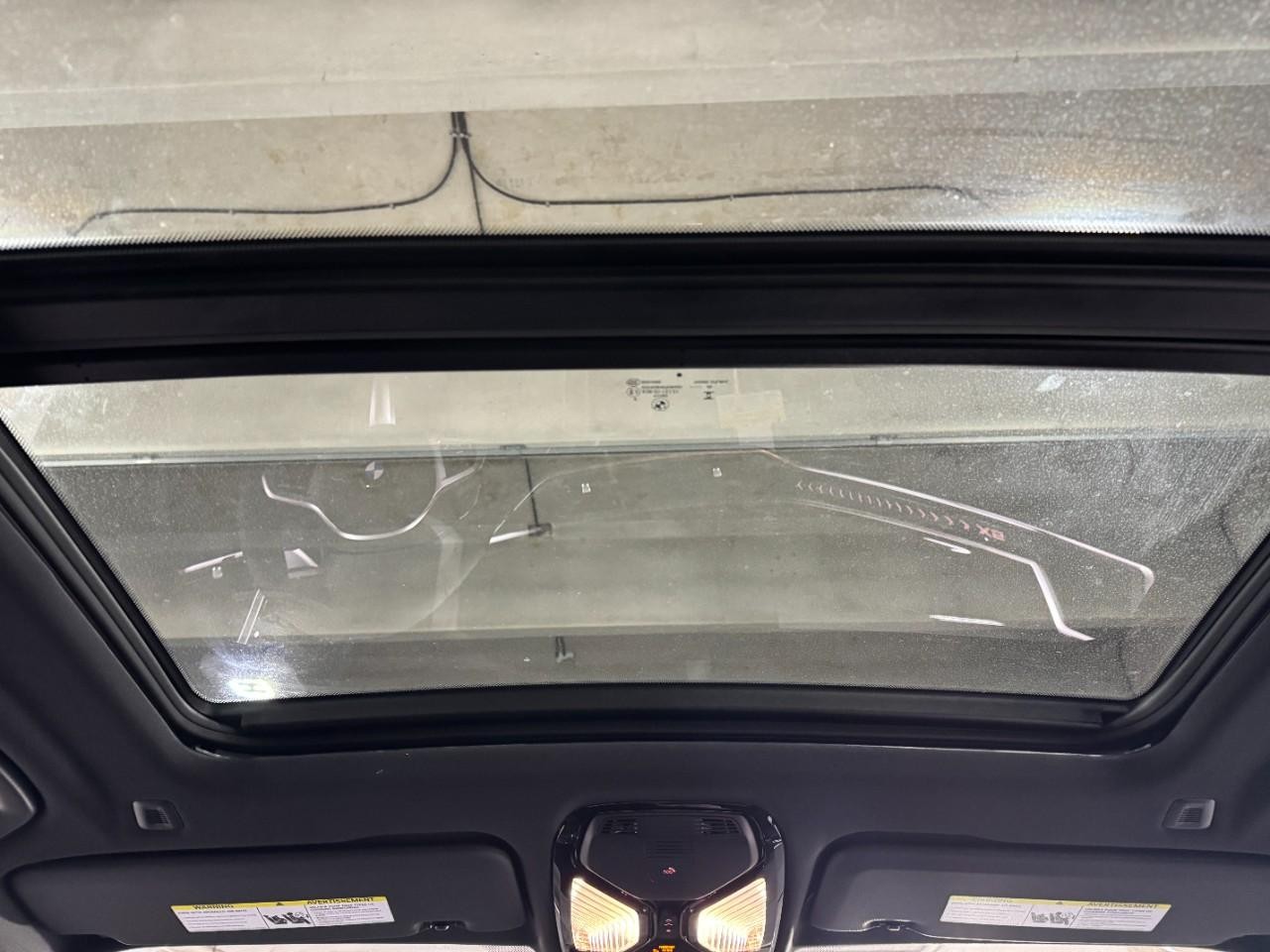 BMW X5 Vehicle Full-screen Gallery Image 12