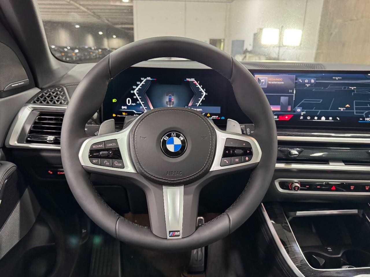 BMW X5 Vehicle Full-screen Gallery Image 14