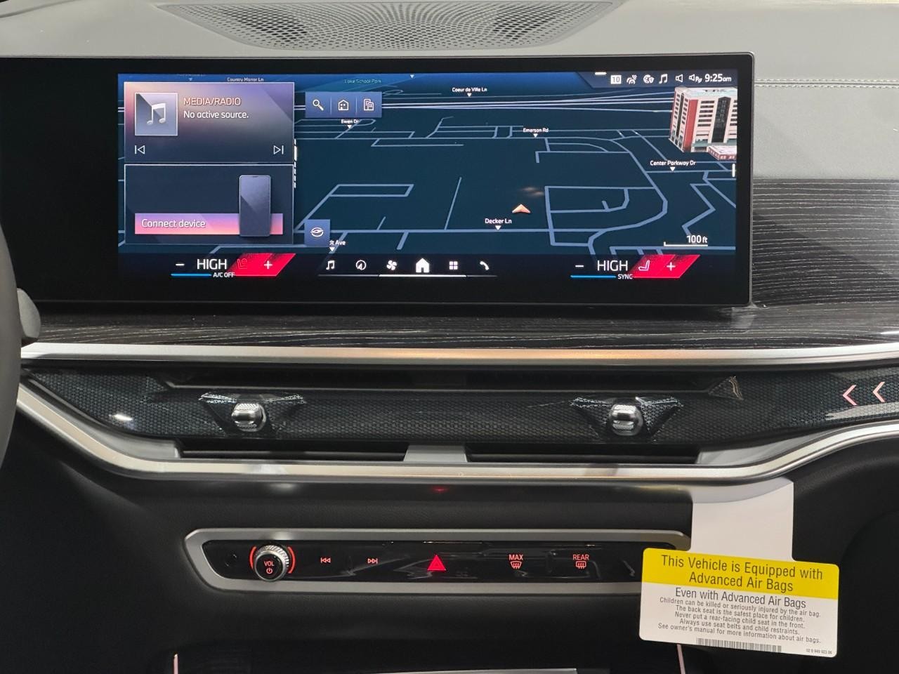 BMW X5 Vehicle Full-screen Gallery Image 15