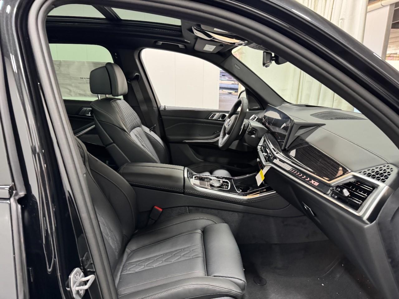 BMW X5 Vehicle Full-screen Gallery Image 18