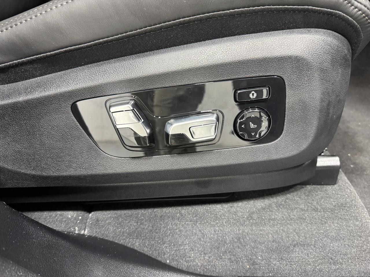 BMW X5 Vehicle Full-screen Gallery Image 20