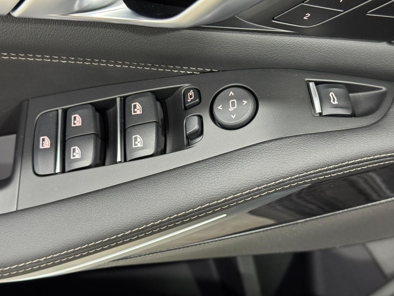 BMW X5 Vehicle Full-screen Gallery Image 26