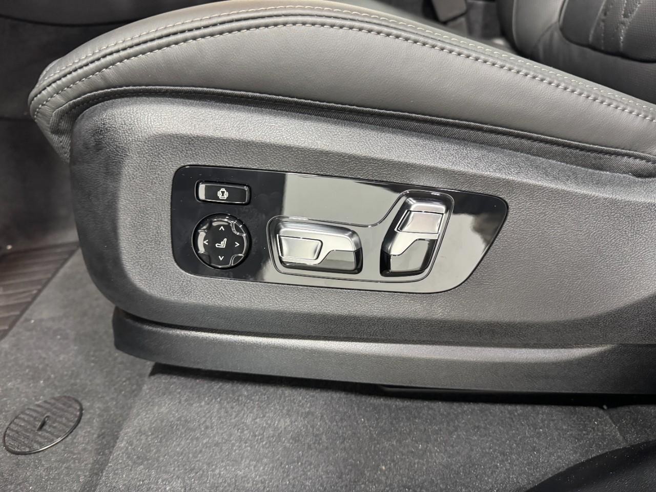 BMW X5 Vehicle Full-screen Gallery Image 29