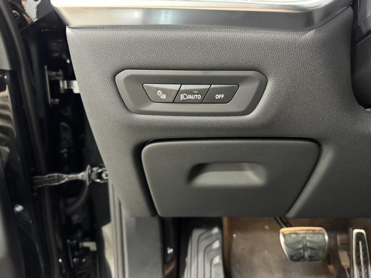 BMW X5 Vehicle Full-screen Gallery Image 30