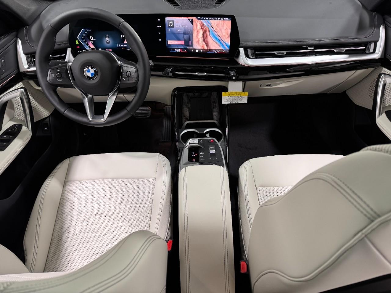 BMW X1 Vehicle Full-screen Gallery Image 12