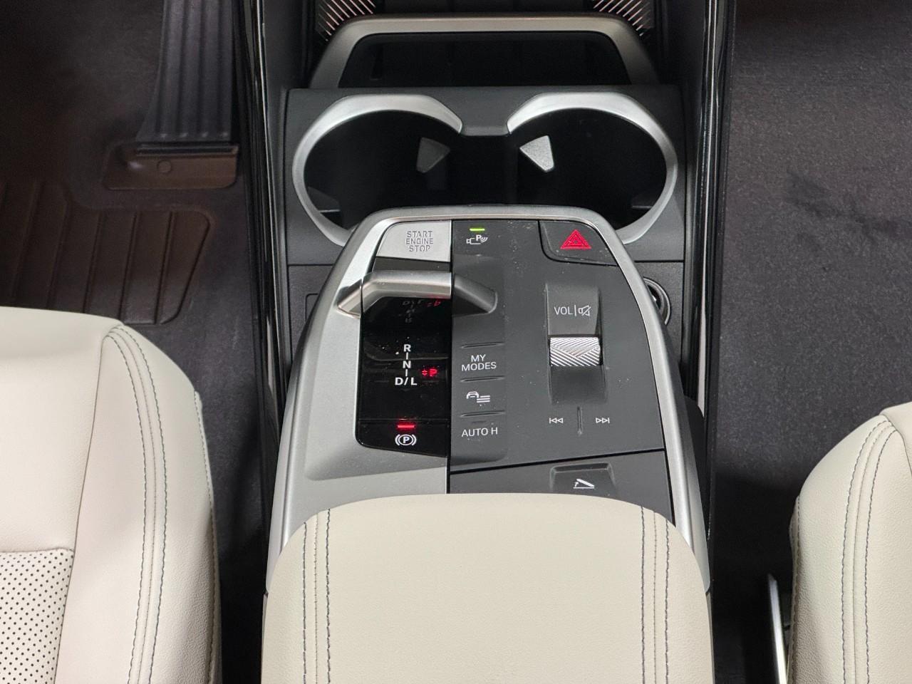 BMW X1 Vehicle Full-screen Gallery Image 15