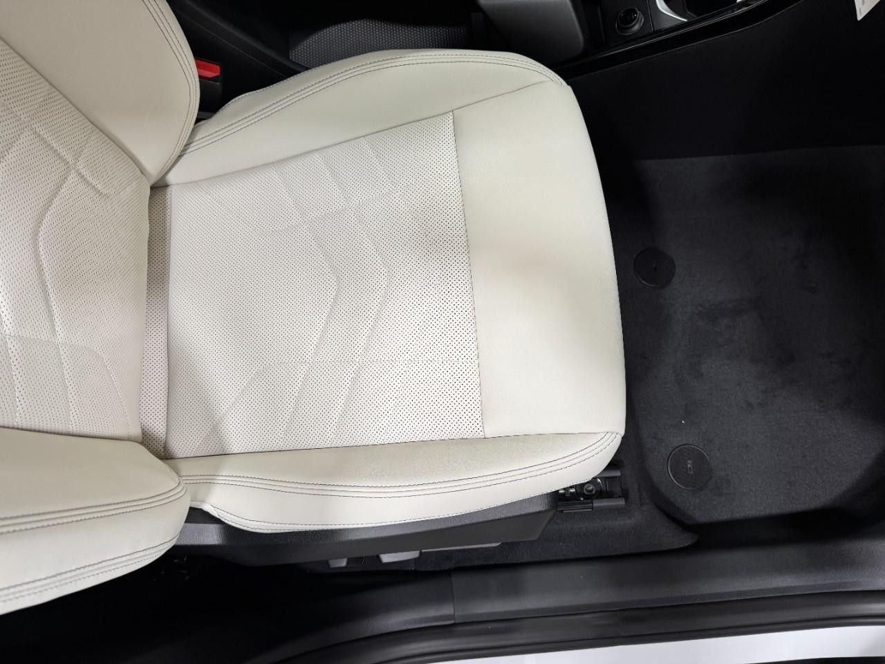 BMW X1 Vehicle Full-screen Gallery Image 18